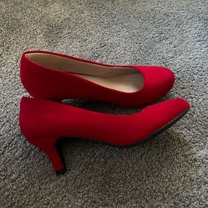 Dream pair Size 7 red low heels
